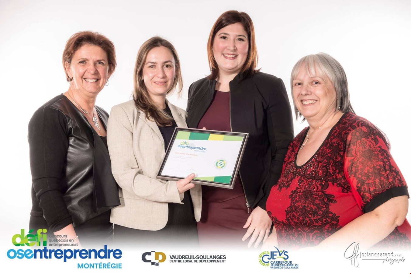 Diane Morin (Multi-Centre Saint-Charles, commanditaire), Nancy Soto, Anne Bouthiller, Sylvie Veilleux (Regroupement des Carrefours jeunesse-emploi de la Montérégie).