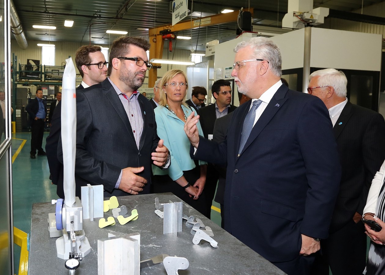 Le premier ministre Philippe Couillard en visite au Groupe Meloche