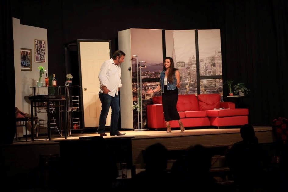 C'est Alexandra Cosentino qui tient le rôle de Sophie Fisher, la fille qui pourrait bien tout changer dans la vie d'Alex. La jeune fille est appelée, tout au long de la pièce, à allier jeu et chant.