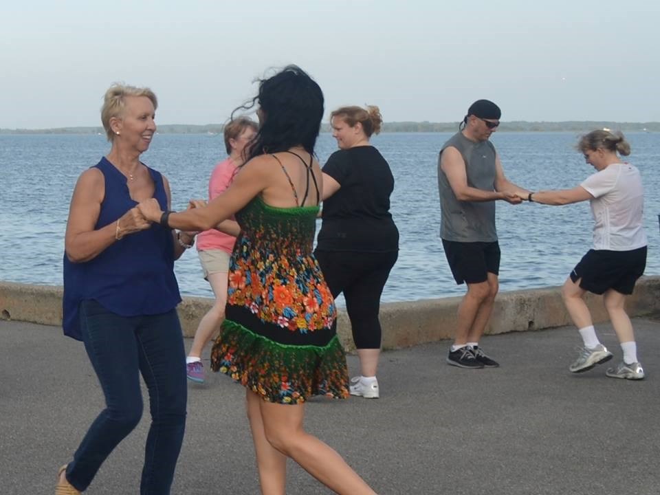 Danse latine au quai Brideloup de Notre-Dame-de-l'Île-Perrot