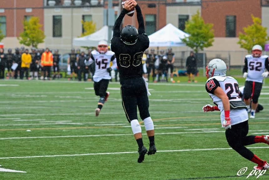 Le Football Noir et Or vient à des Lynx du Collège Édouard-Montpetit