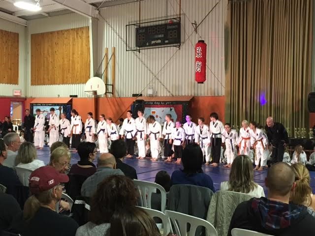 350 personnes ont assisté à la démonstration de jiu-jitsu.