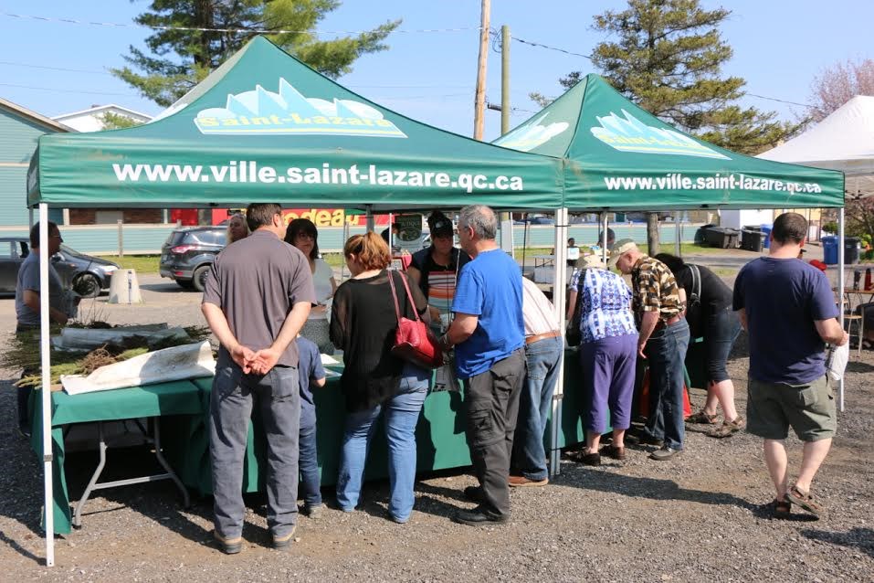 Inauguration du marché public et distribution d'arbres pour les Lazarois