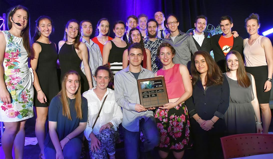 Équipe sportive : L’équipe de Cross-Country Noir et Or qui a remporté le prix remis à « l’Équipe sportive qui s’est illustrée sur la scène intercollégiale»