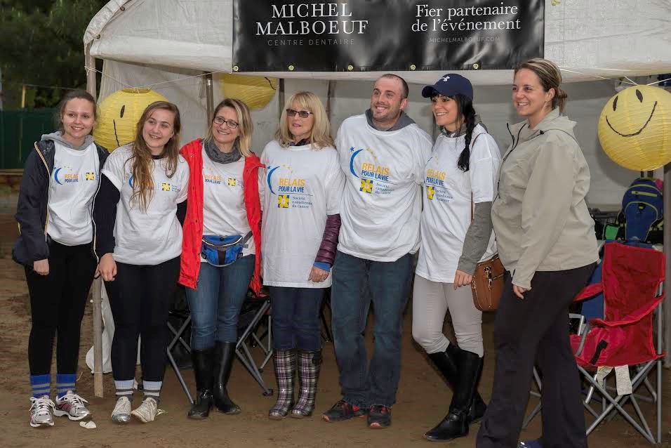 450 personnes ont marché toute la nuit à la lueur des chandelles pour démontrer leur solidarité envers ceux et celles qui vivent avec cette maladie nuit et jour.