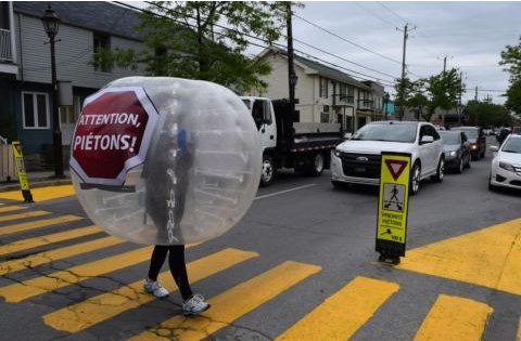 Les automobilistes et les piétons sont invités à se faire de l'oeil