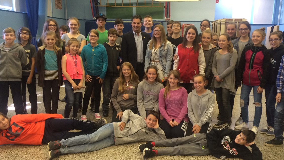 Guy Leclair rend visite aux élèves de l'école Marie-Rose