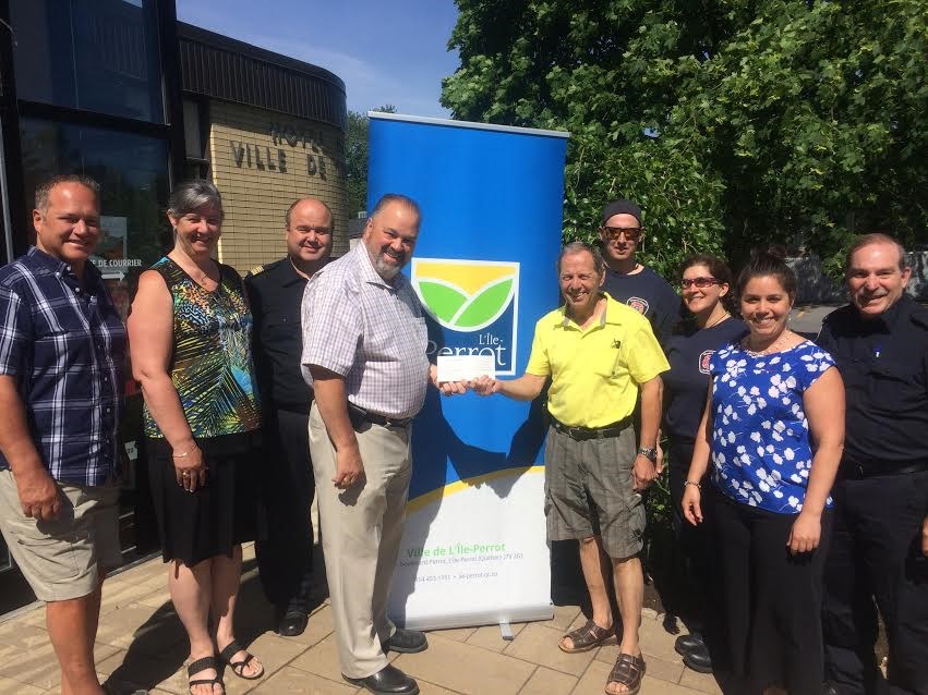 La Ville de L’Île-Perrot remet 10 633 $ au Comptoir de dépannage alimentaire et vêtements