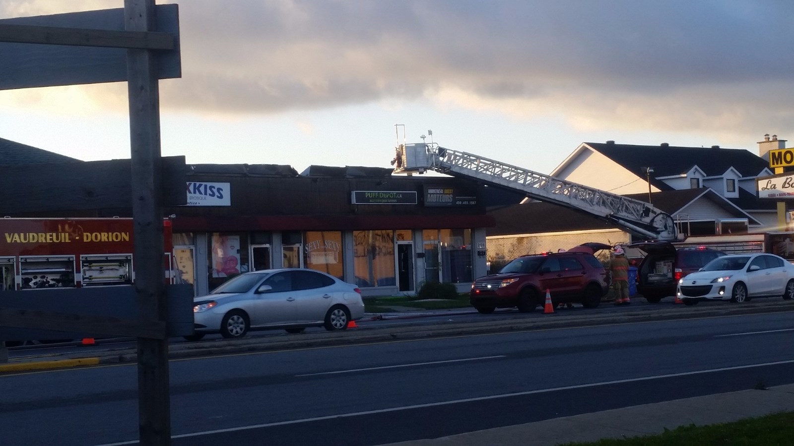 Un immeuble de Dorion est la proie des flammes