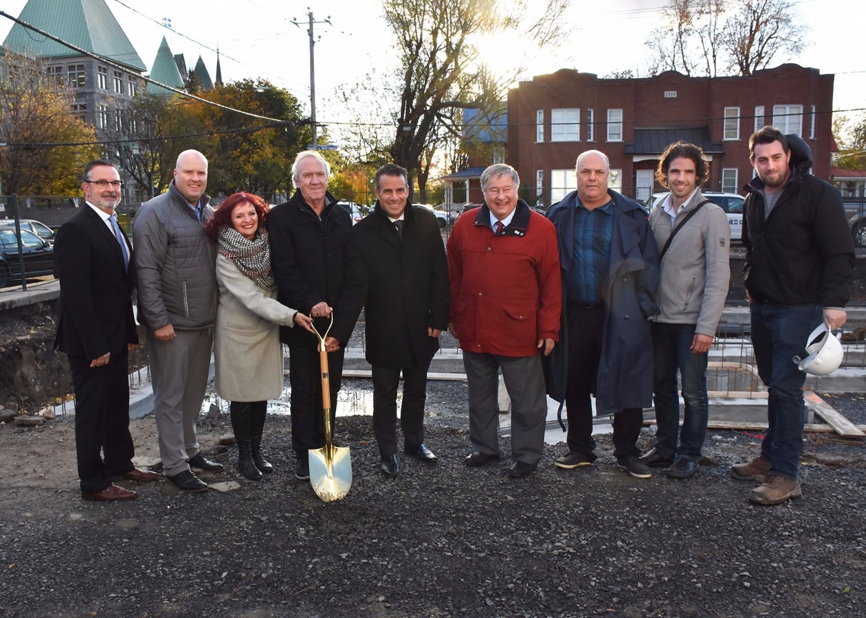 Première pelletée de terre pour la nouvelle résidence du Collège de Valleyfield