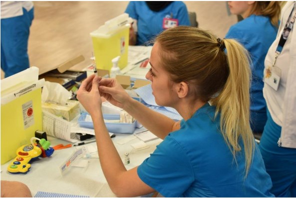 Vaccination : les étudiants de Gérald-Godin vaccinent plus 1200 citoyens