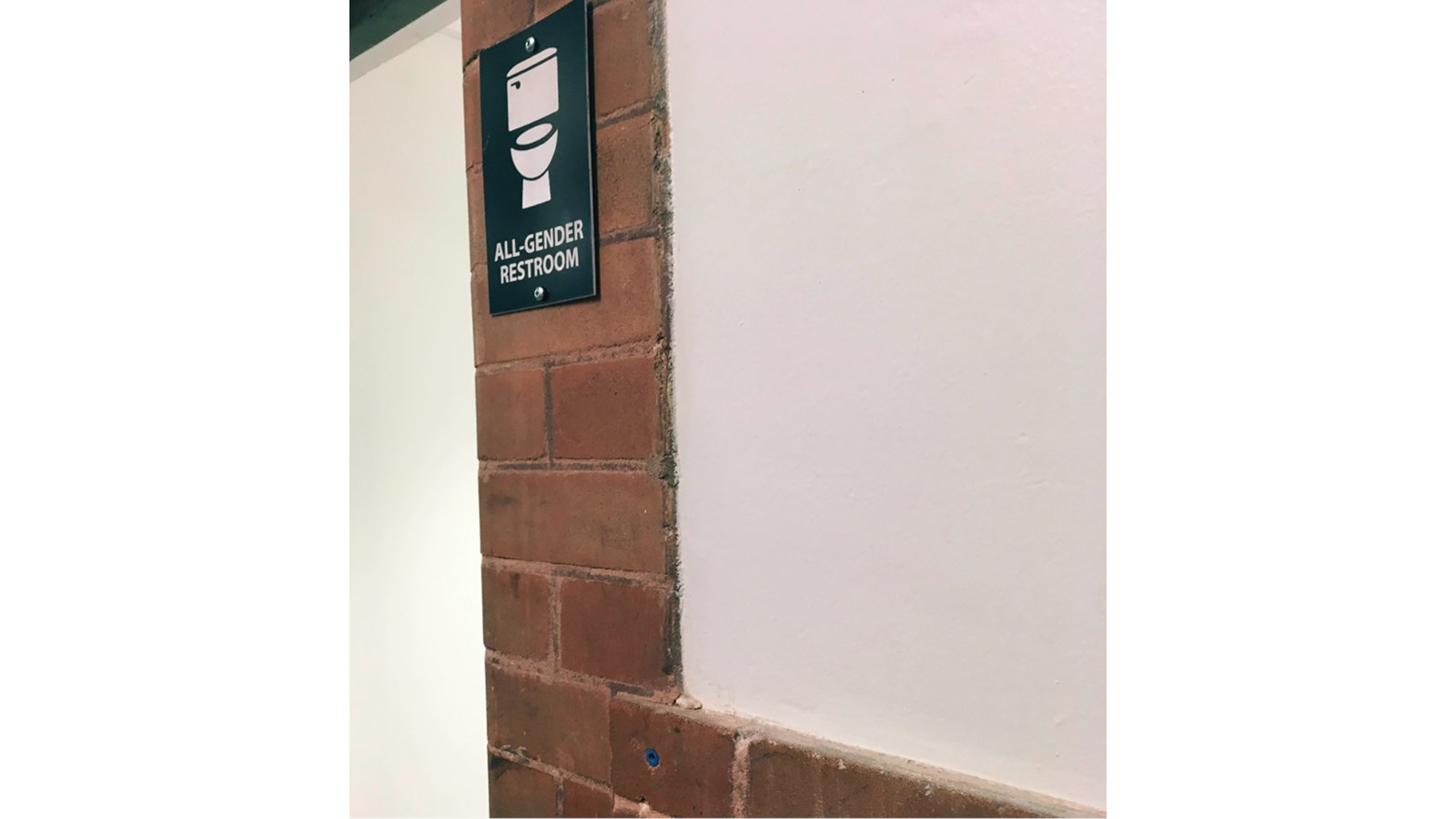Toilettes mixtes dans les établissements scolaires de la région