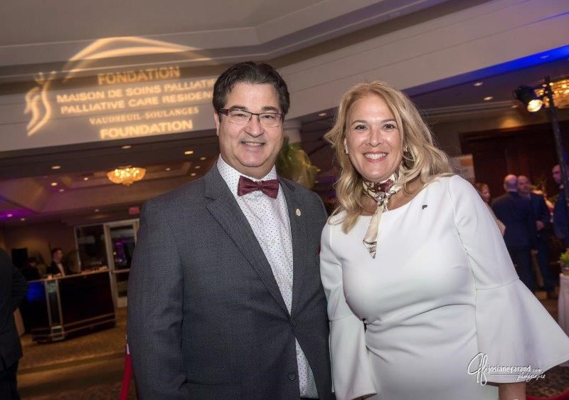 La présidente d'honneur, madame Isabelle Salvas de Promutuel Assurance Vaudreuil-Soulanges, et le nouveau directeur général, Jean-François Thibert.