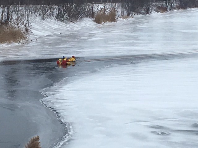 Les pompiers de Coteau-du-Lac simulent un sauvetage sur la glace et dans l’eau