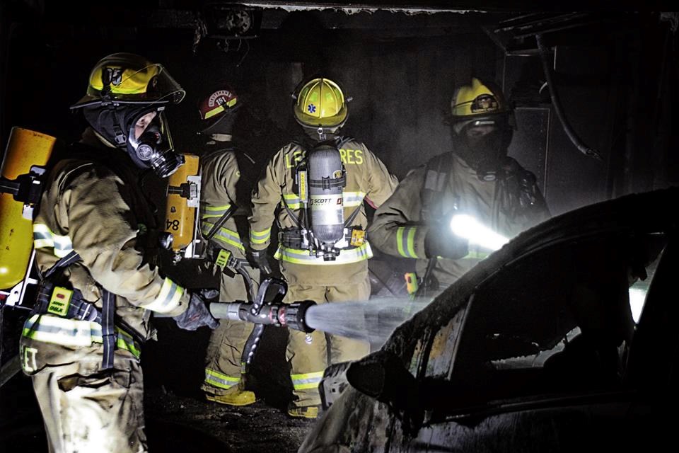 Un garage est lourdement endommagé à la suite d'un incendie