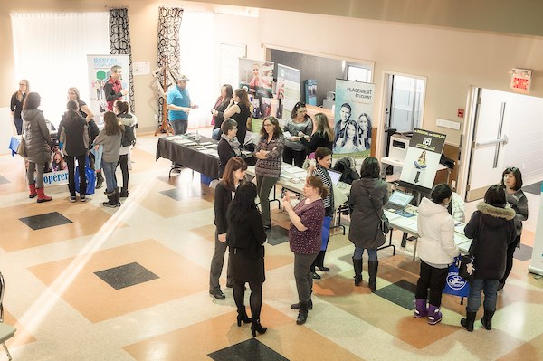 300 jeunes chercheurs d'emploi prennent part à la Journée Emploi étudiants et saisonniers 2018