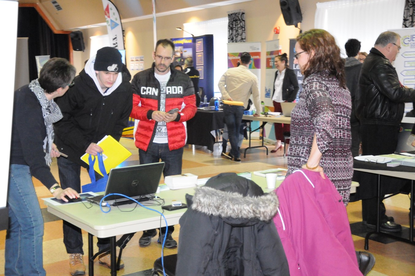 300 jeunes chercheurs d'emploi prennent part à la Journée Emploi étudiants et saisonniers 2018