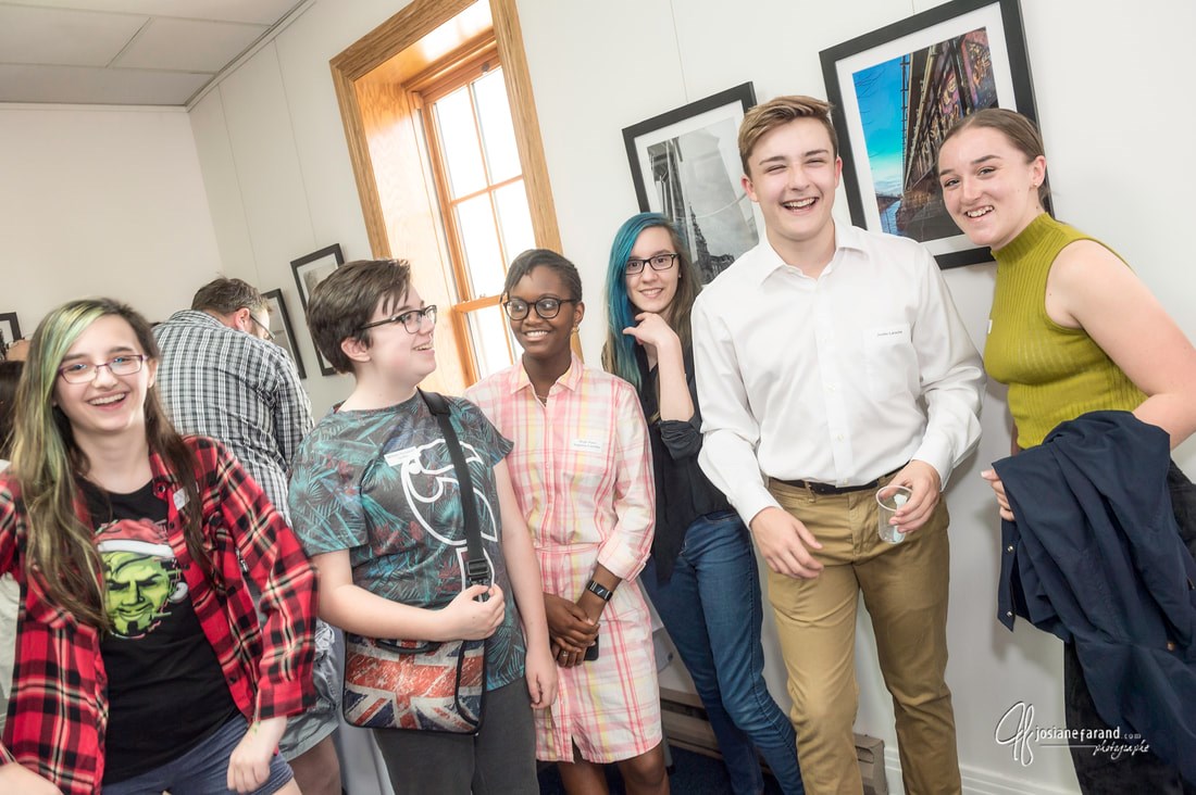 Des élèves de l'école secondaire du Chêne-Bleu dévoilent leur exposition Capture ton patrimoine