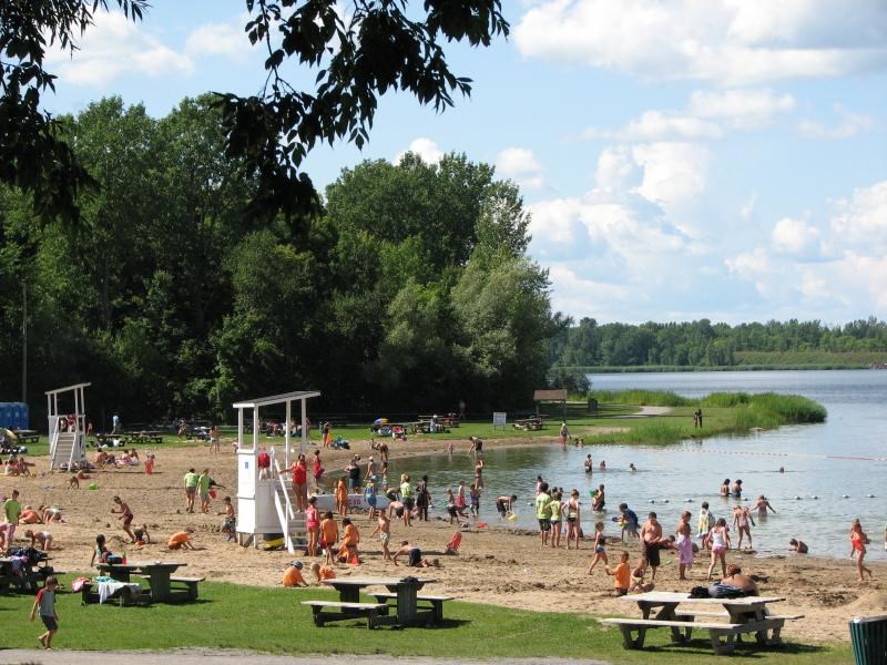 L'été arrive à grand pas à la plage du Parc régional des Îles-de-Saint-Timothée
