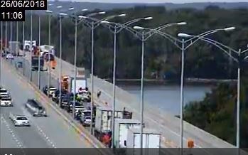 Camion en panne sur le pont de l'île-aux-Tourtes : 1 voie de disponible