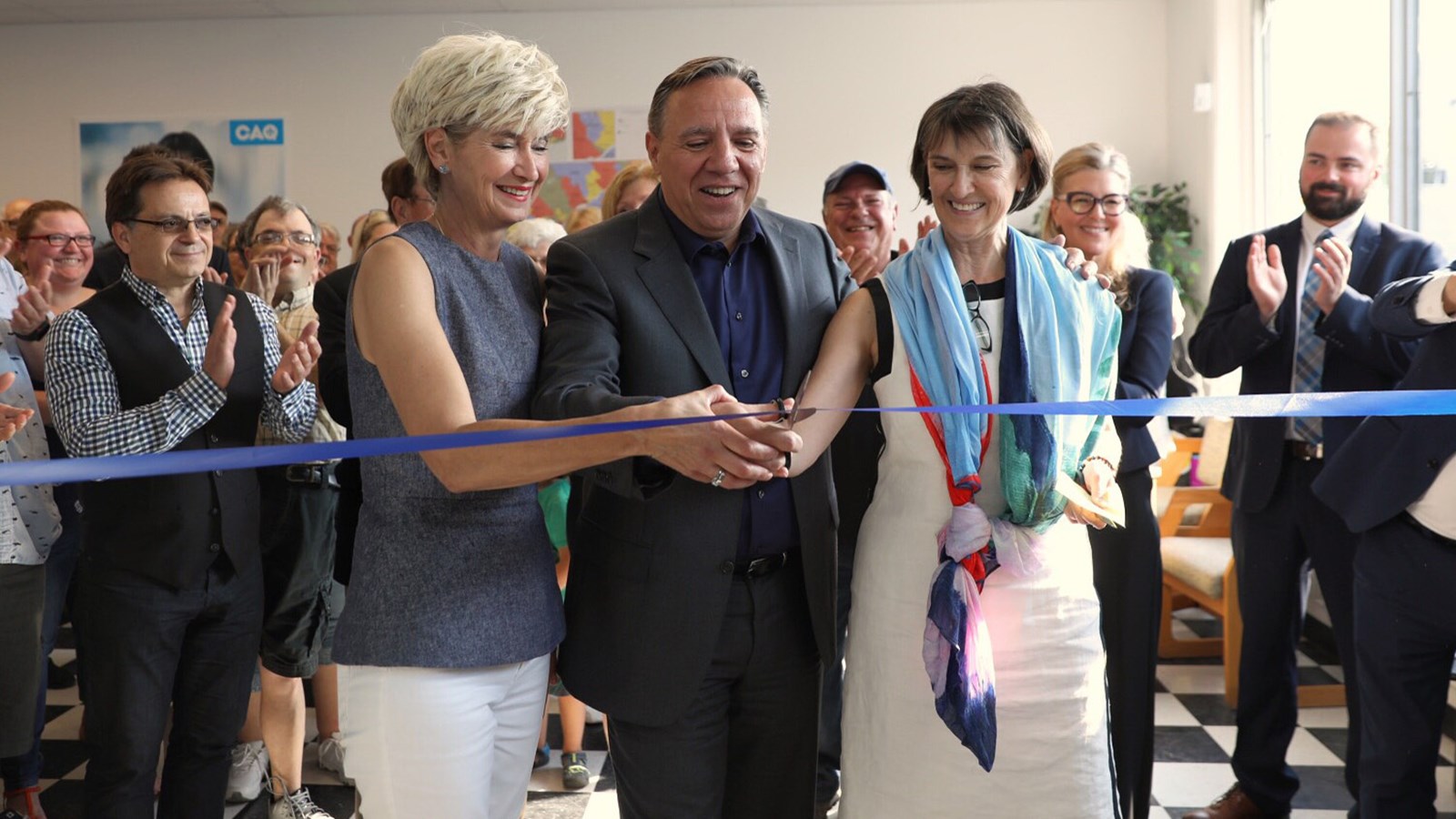 Claire IsaBelle inaugure son local électoral dans Huntingdon  en présence du chef de la CAQ, François Legault