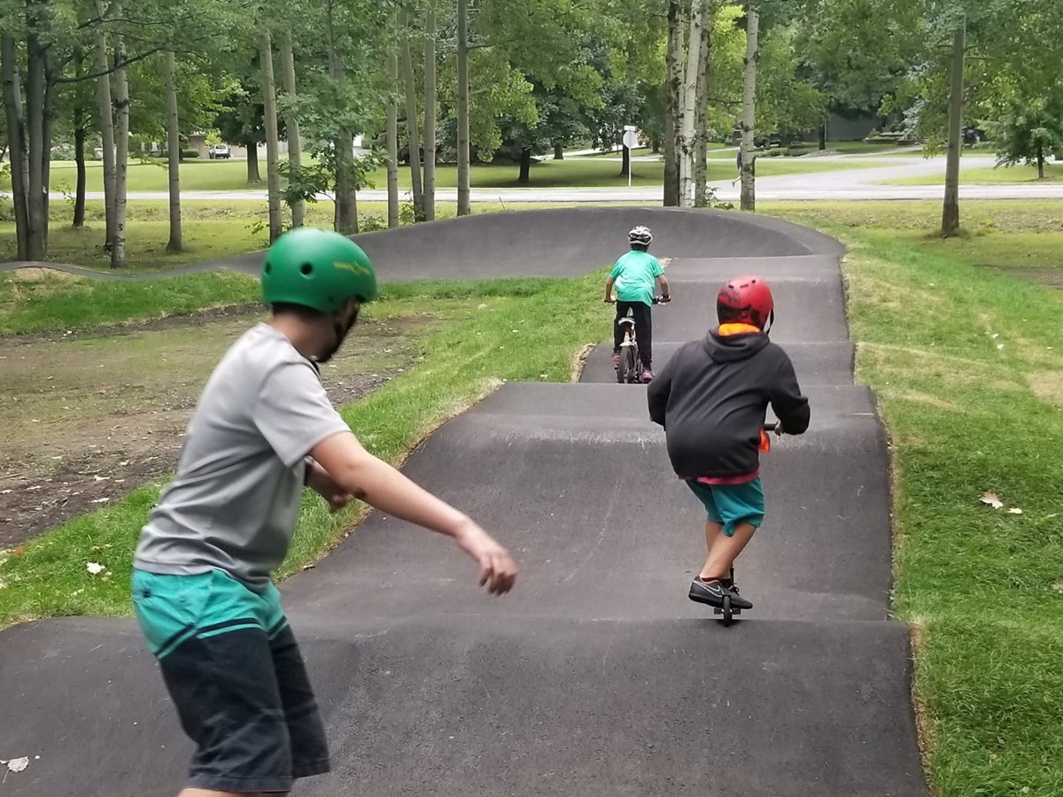 Rouler en BMX en pleine forêt à Notre-Dame-de-l'Île-Perrot