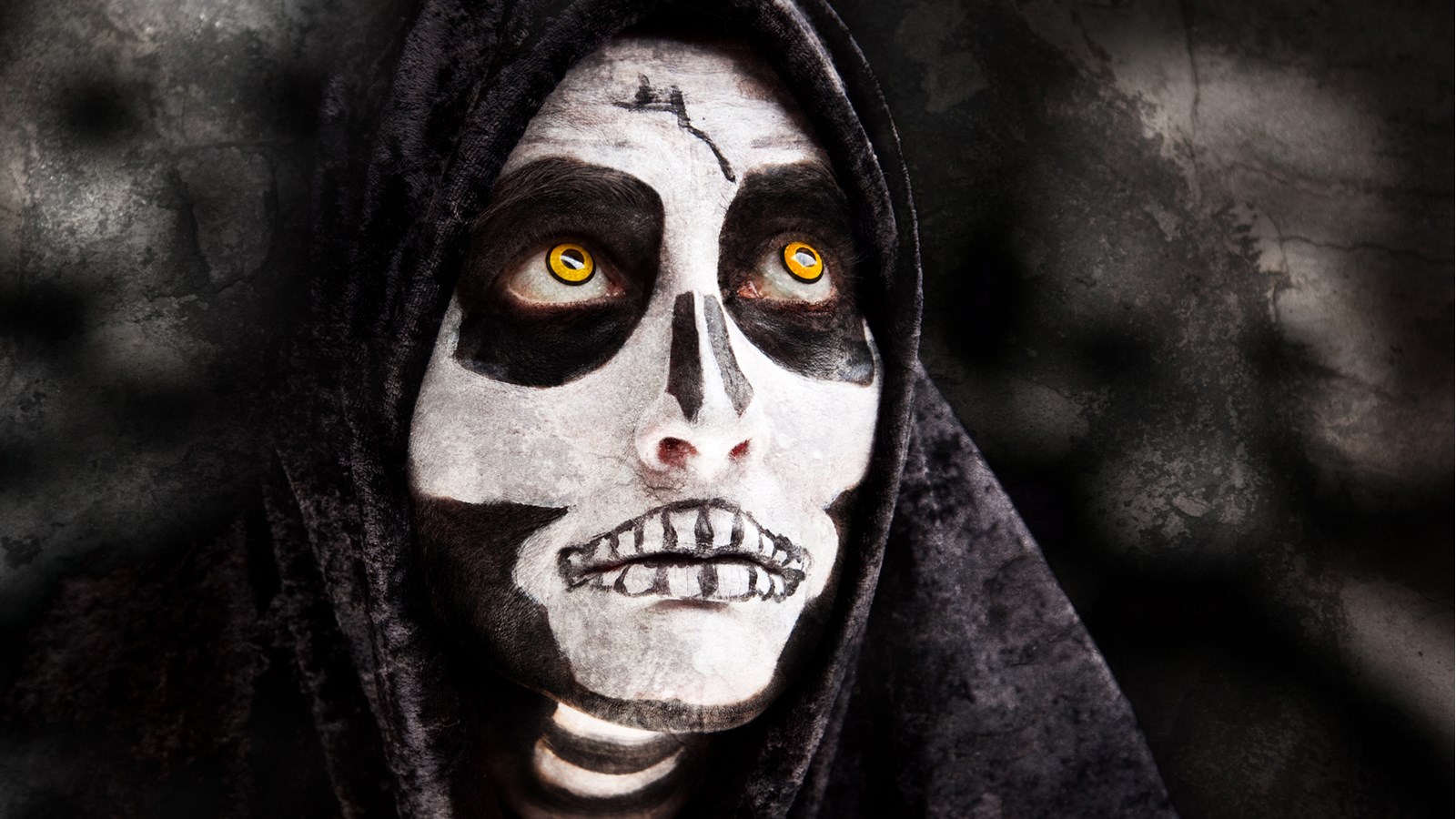 Méfiez-vous des lentilles cornéennes cosmétiques à l'Halloween 