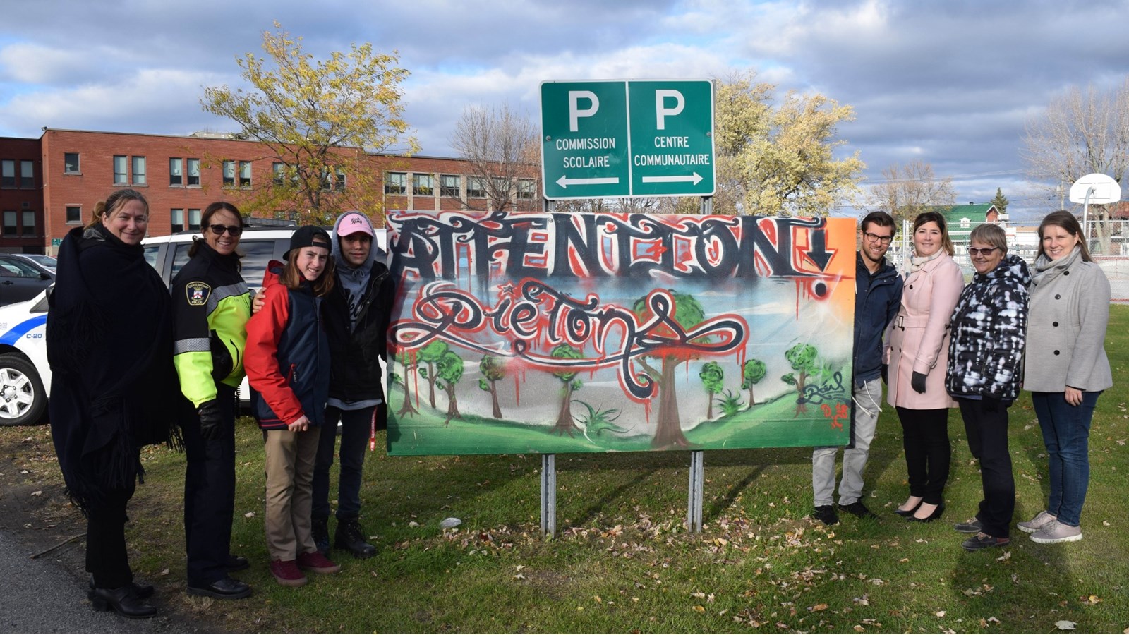 Un graffiti pour appeler à la prudence sur les routes à Beauharnois 