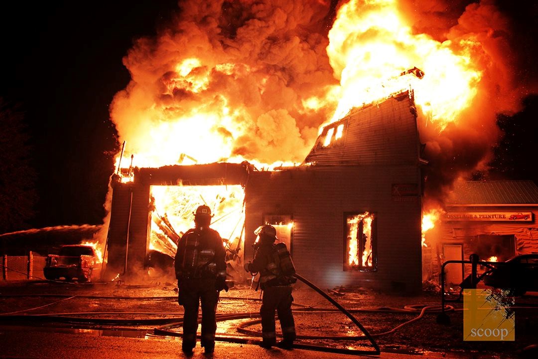 Un violent incendie détruit un commerce à Rivière-Beaudette