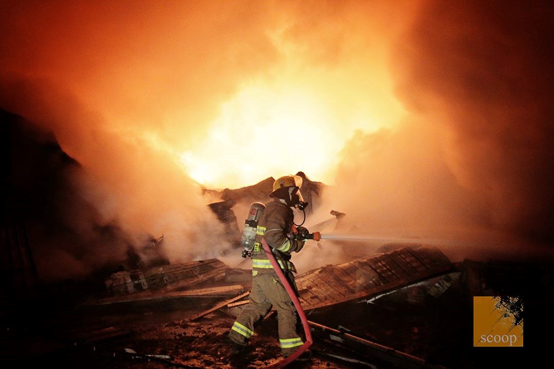 Un incendie majeur détruit un bâtiment de ferme à Saint-Clet