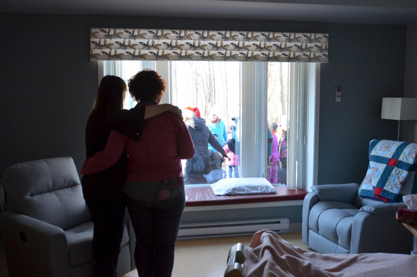 Des élèves de l'école primaire Mount Pleasant chantent pour les patients de la Maison de soins palliatifs de Vaudreuil-Soulanges