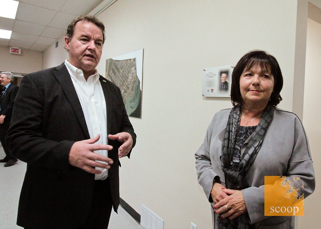 M. Yvon Chiasson, maire de Saint-Zotique et la mairesse de Les Coteaux, Mme Denise Godin-Dostie.