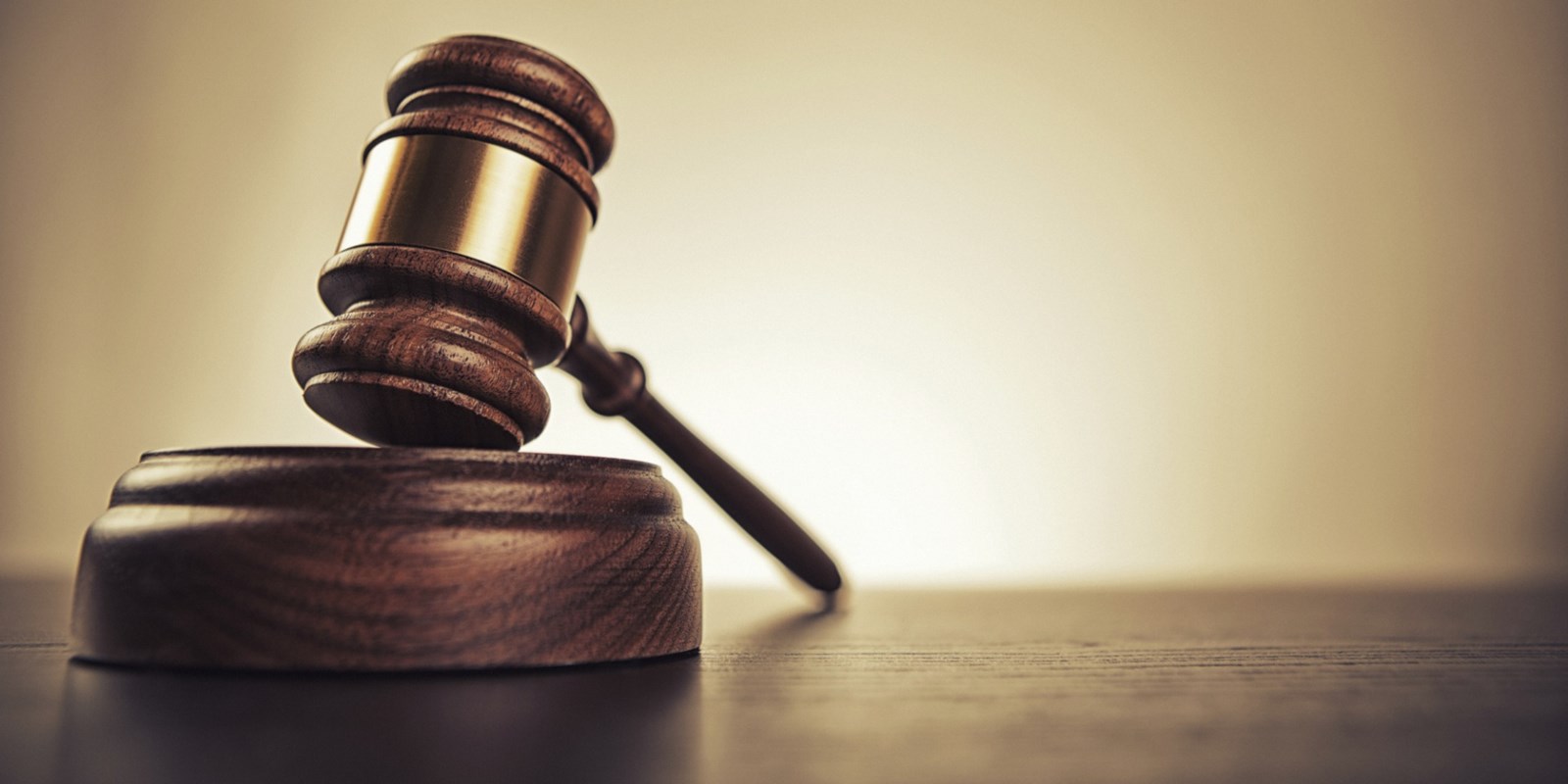 Condamné à 15 mois de prison pour possession de pornographie juvénile, il s'installe à Les Coteaux