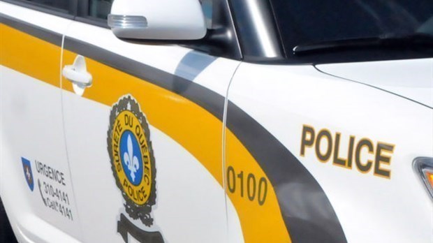 Une déneigeuse percute un poteau d'Hydro-Québec