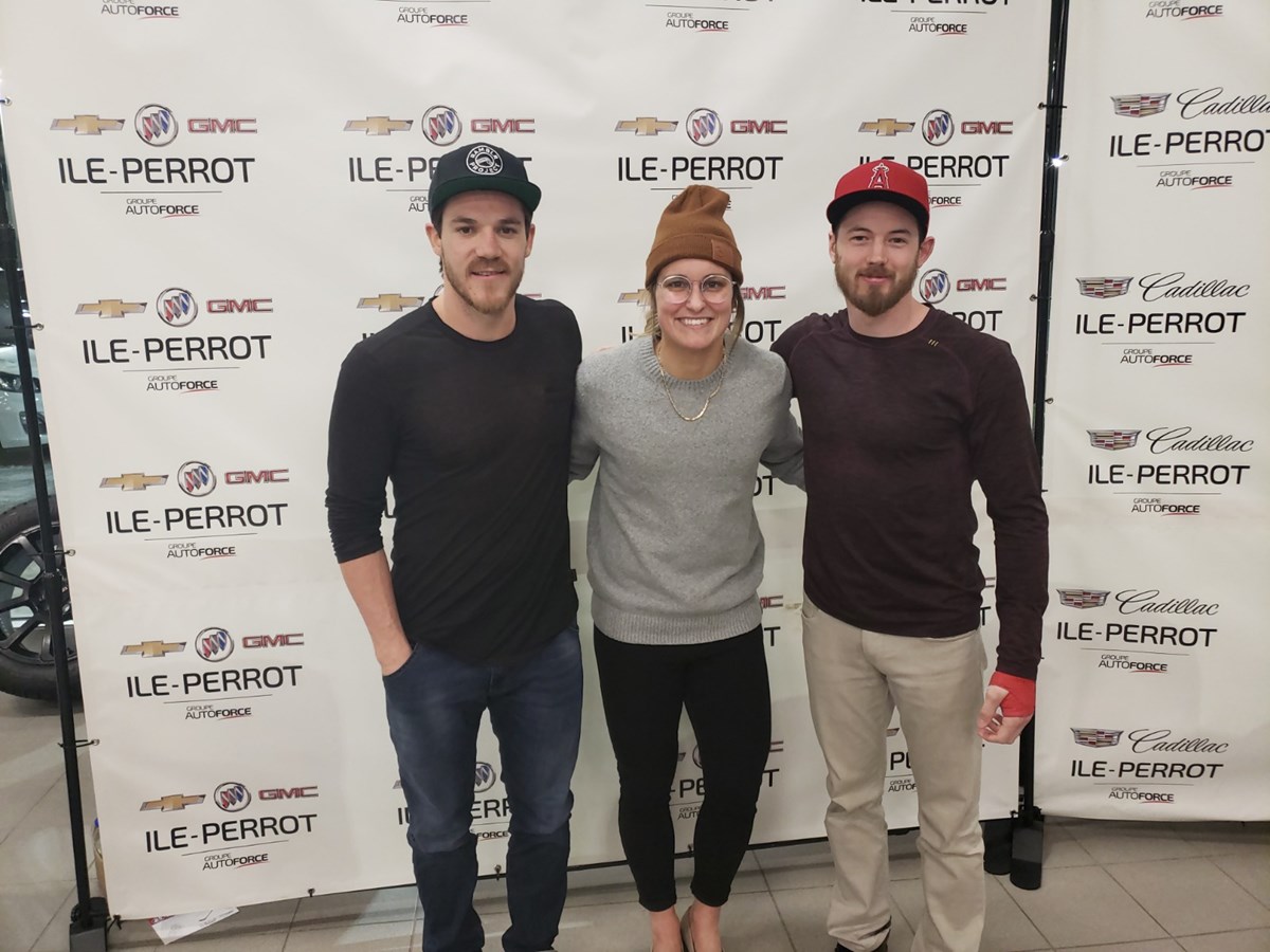 Andrew Shaw, Paul Byron et Marie-Philip Poulin rencontrent des jeunes de la région
