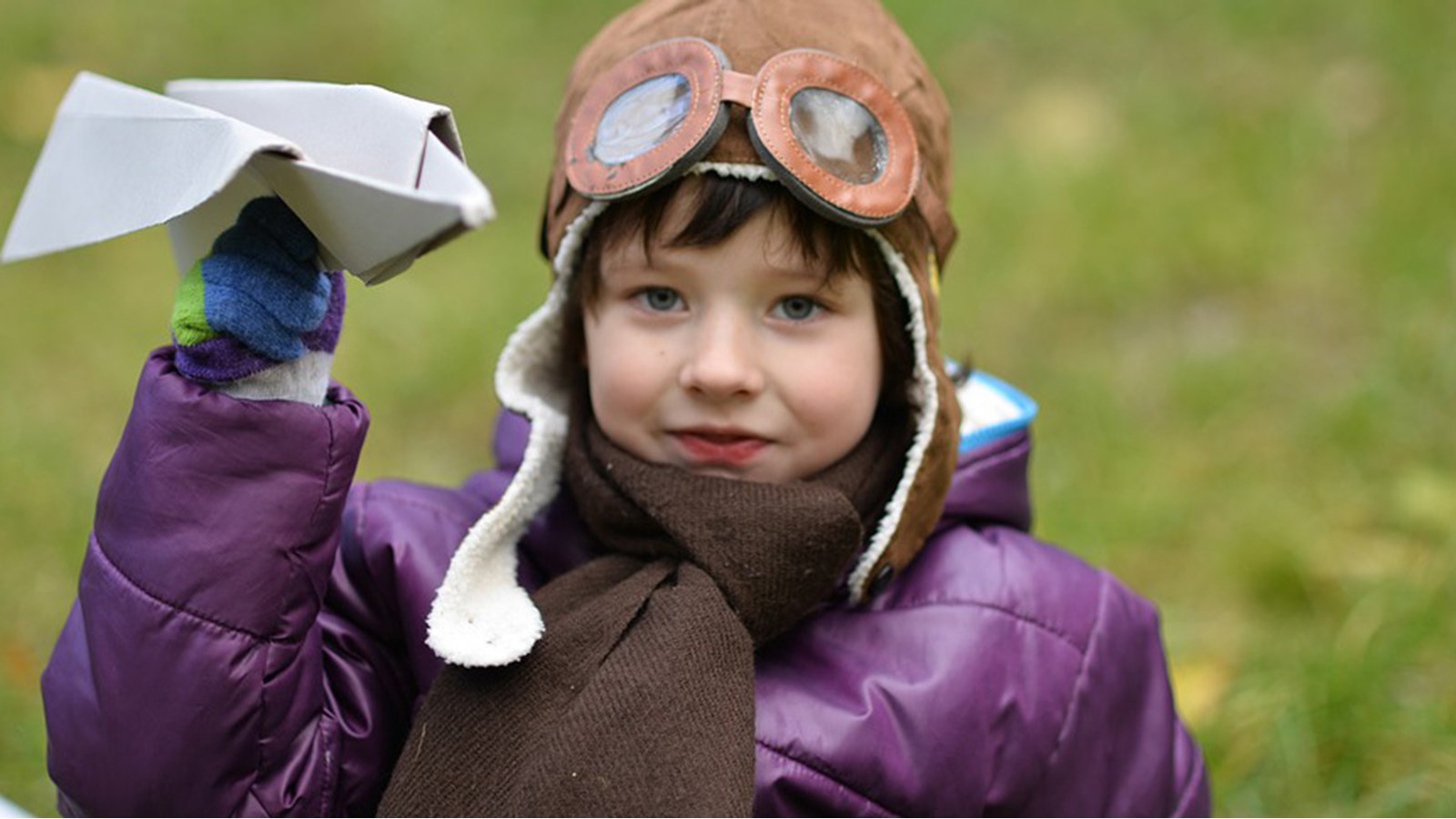 L’art de confectionner des avions en papier enseigné aux jeunes