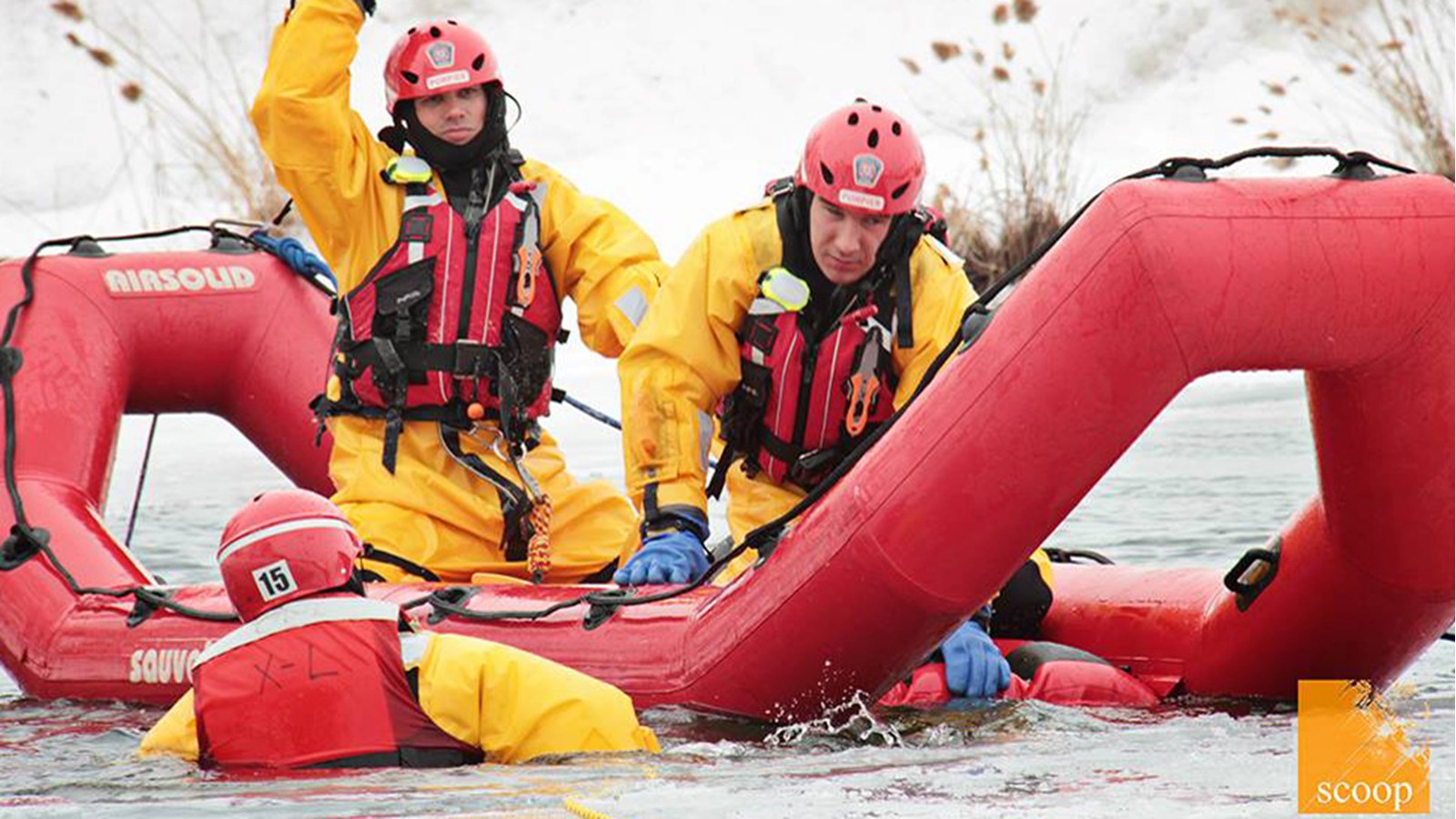 Simulation de sauvetage dans l'eau pour les pompiers de Coteau-du-Lac