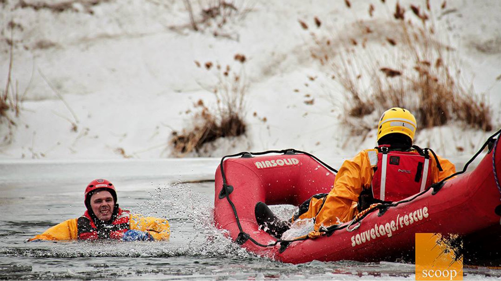 Simulation de sauvetage dans l'eau pour les pompiers de Coteau-du-Lac