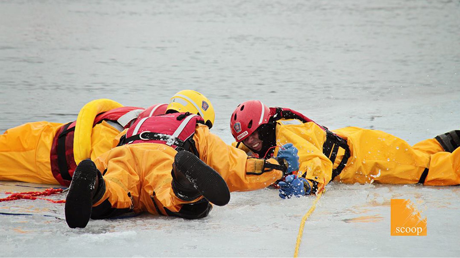 Simulation de sauvetage dans l'eau pour les pompiers de Coteau-du-Lac
