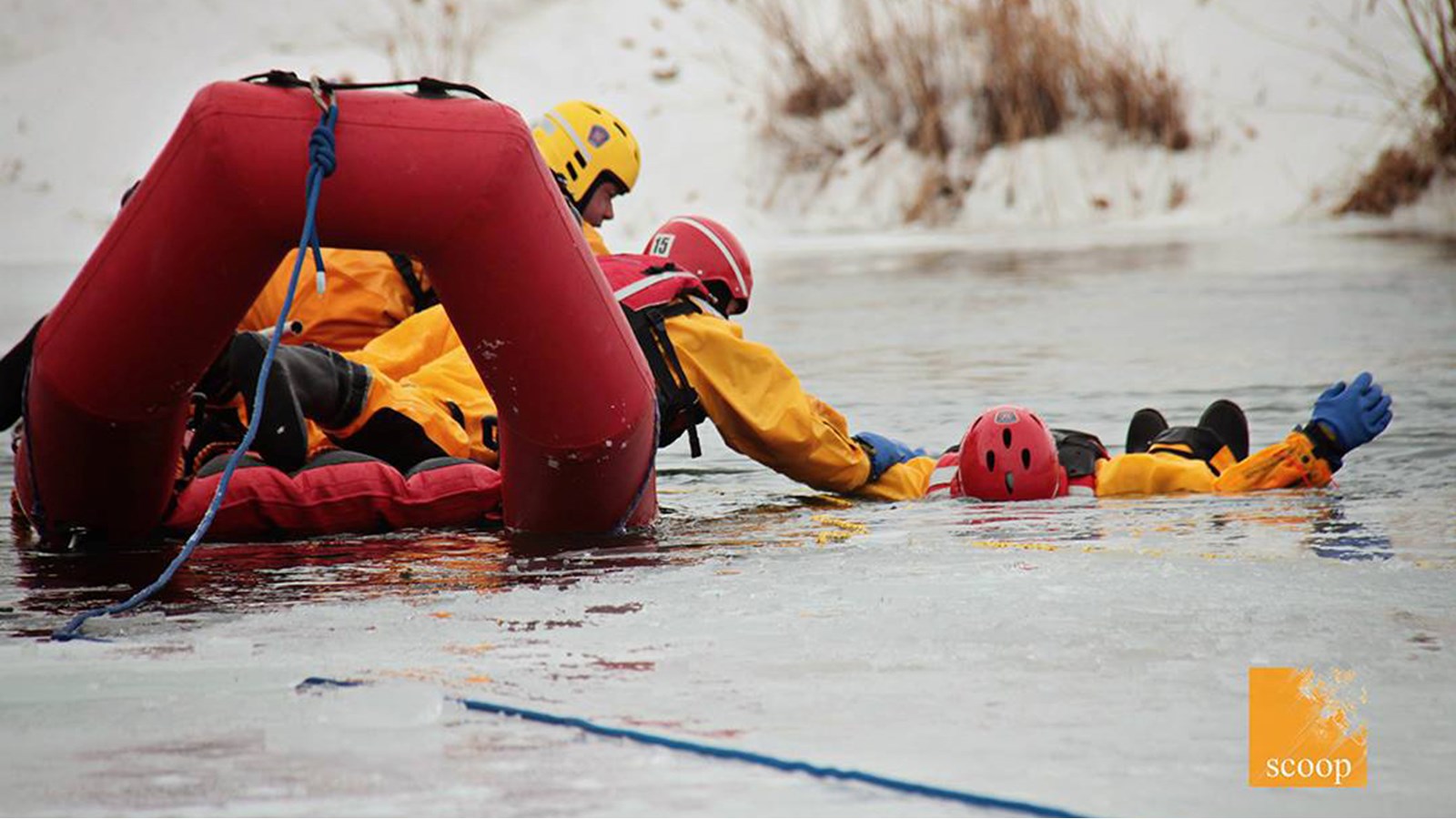 Simulation de sauvetage dans l'eau pour les pompiers de Coteau-du-Lac