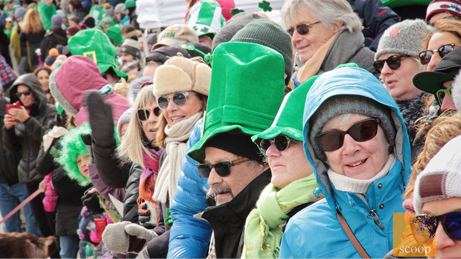Hudson célèbre les Irlandais lors d’un défilé le 16 mars