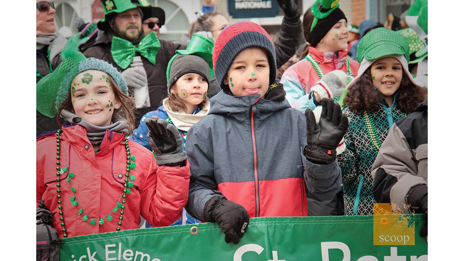 Hudson célèbre les Irlandais lors d’un défilé le 16 mars