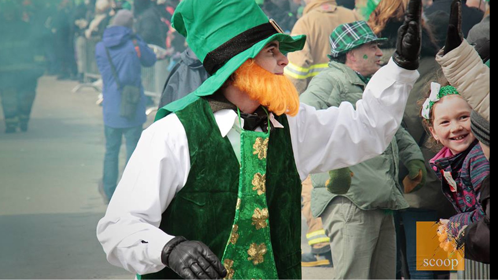 Hudson célèbre les Irlandais lors d’un défilé le 16 mars