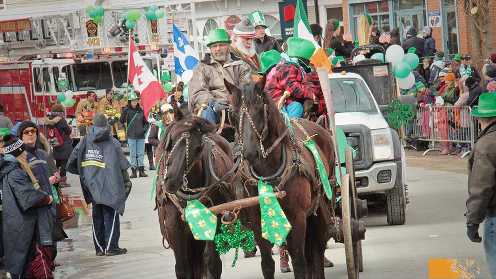 Hudson célèbre les Irlandais lors d’un défilé le 16 mars