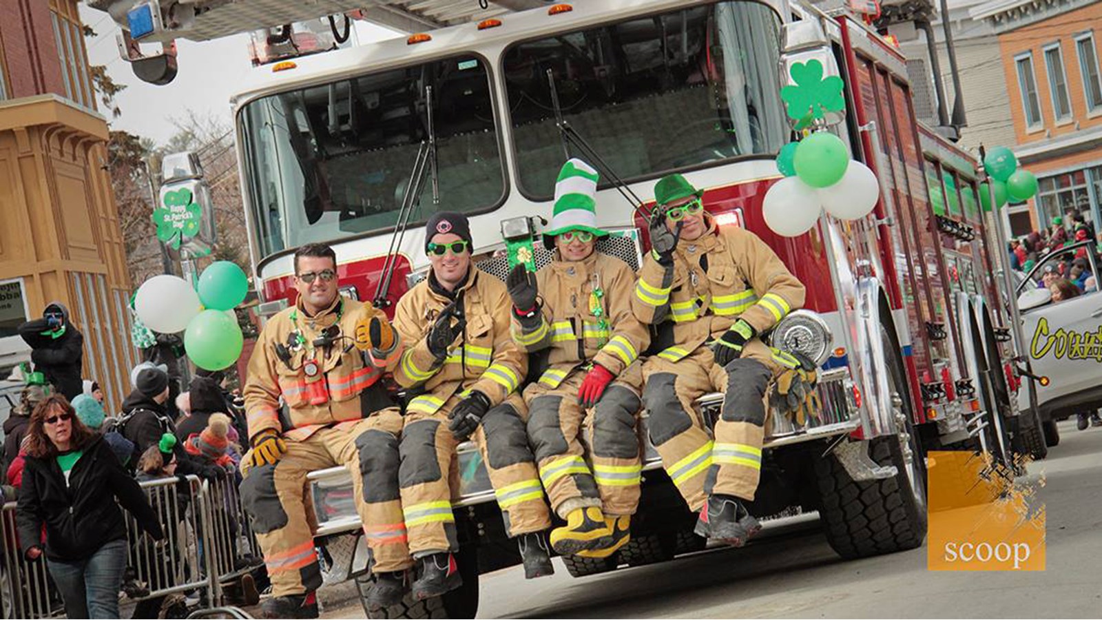 Une équipe des pompiers de Vaudreuil-Dorion accompagné du capitaine Yann Giasson.