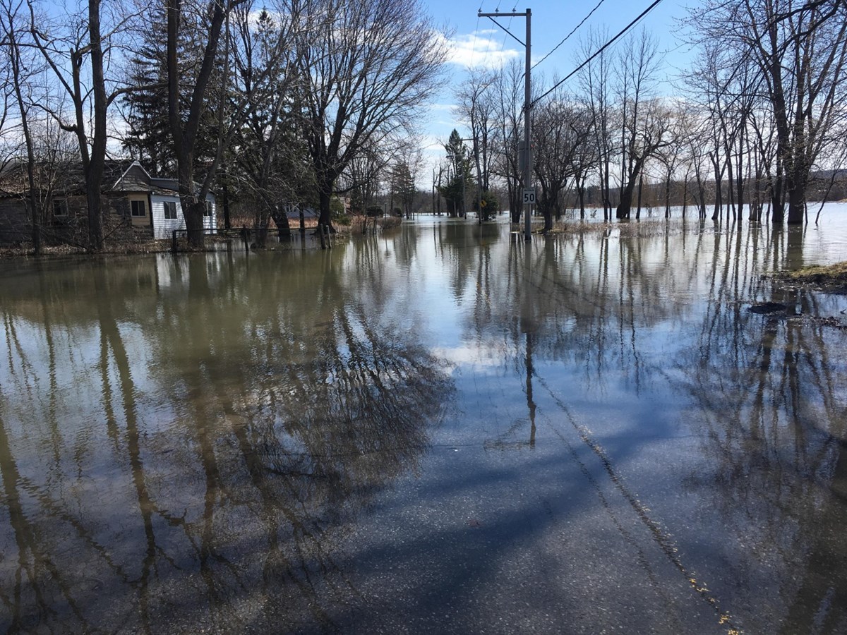 Le chemin du Bas-de-la-Rivière à Rigaud est fermé