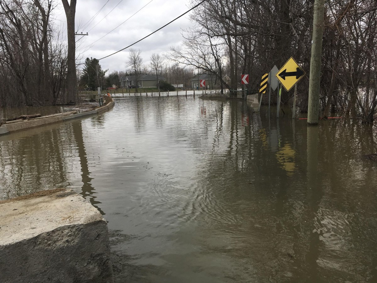 L'eau continue de monter à Rigaud