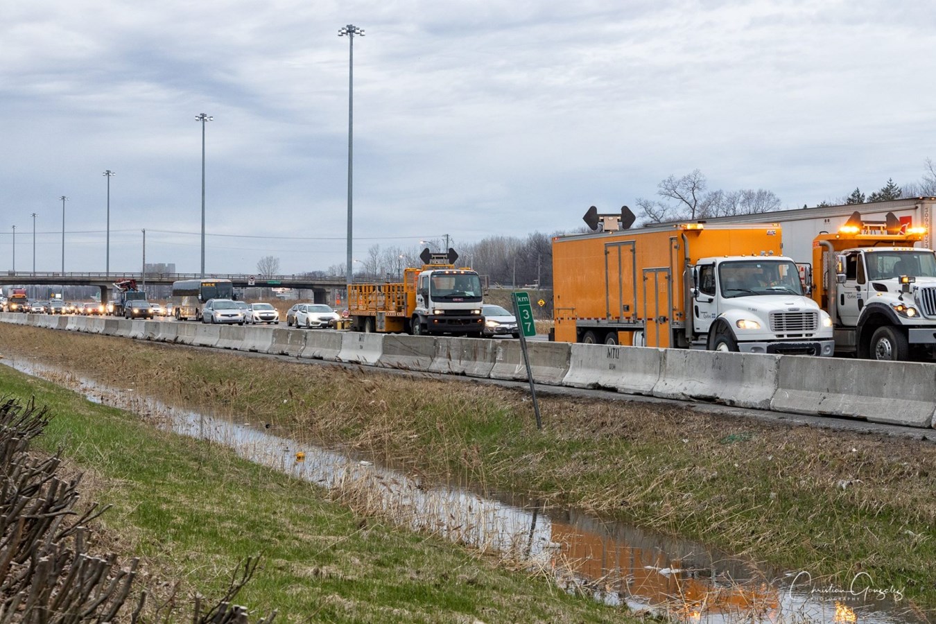 Les inondations causent d'importants bouchons de circulation