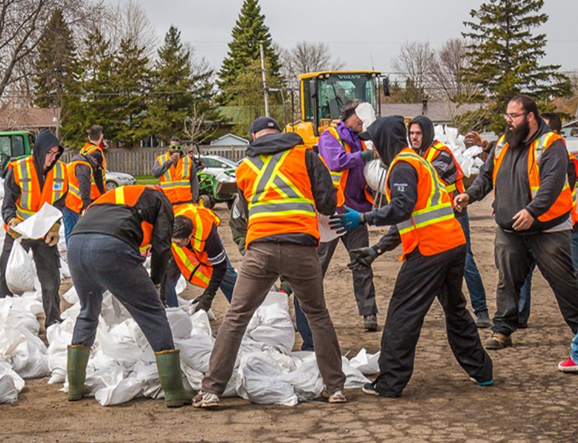 Vaudreuil-Dorion lance un appel aux bénévoles pour remplir des sacs de sable