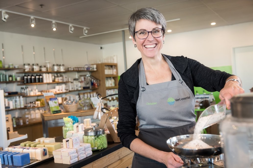 VERT ESSENTIEL – Contribuer au mieux-être de la planète, un contenant à la fois